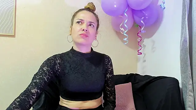 Snapshot of camilawm19 chatting on March 2025 03:56:02 AM camilawm19 online show from March 2025 03:56:02 AM