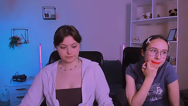 nikole kitt online show from November 2025 08:07:01 PM