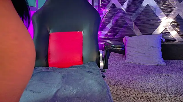 Snapshot of meggan_77 chatting on April 2026 04:37:02 PM meggan 77 online show from April 2026 04:37:02 PM