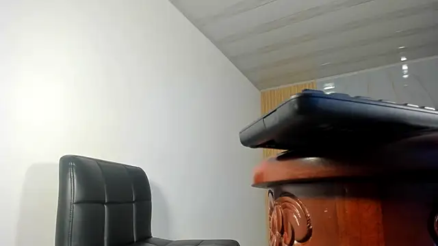 Keila Mendoza online show from February 2026 06:51:01 AM