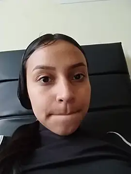 emma ambar online show from October 2025 04:19:01 PM