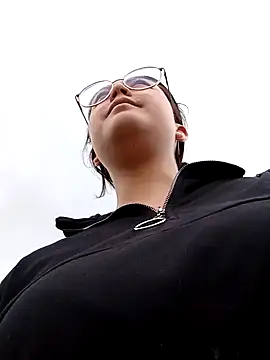 lara moon25 online show from December 2024 04:04:01 PM