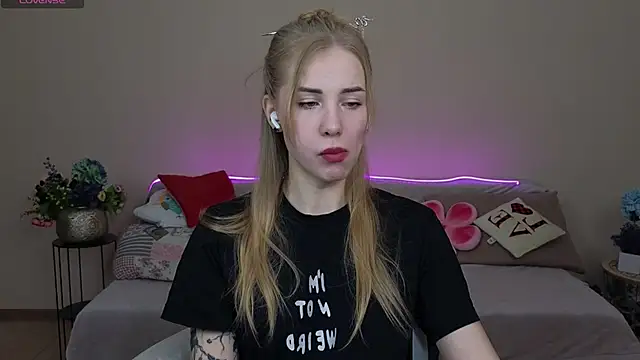 Snapshot of LunaBelli chatting on April 2026 07:11:02 PM LunaBelli online show from April 2026 07:11:02 PM