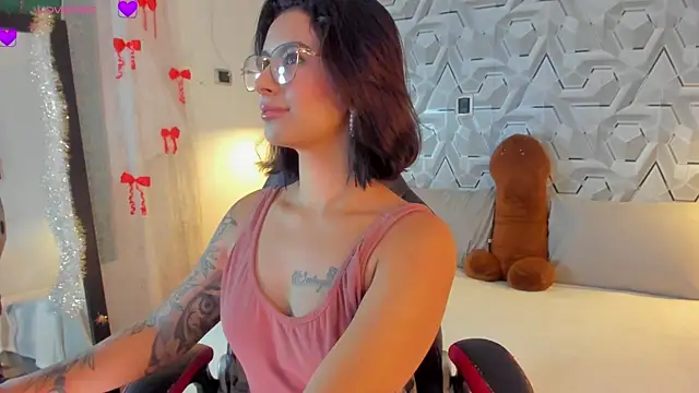 Snapshot of Sophiee_Hill chatting on April 2026 07:31:01 AM Sophiee Hill online show from April 2026 07:31:01 AM