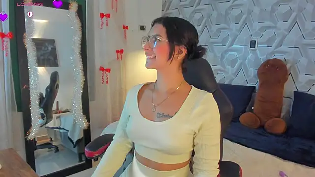 Snapshot of Sophiee_Hill chatting on April 2026 07:11:01 AM Sophiee Hill online show from April 2026 07:11:01 AM