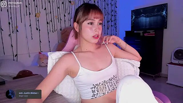 Snapshot of alice_guerin_ chatting on January 2025 05:34:02 AM alice guerin  online show from January 2025 05:34:02 AM