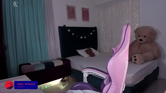 Snapshot of alice_guerin_ chatting on February 2025 04:16:02 AM alice guerin  online show from February 2025 04:16:02 AM