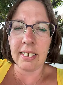 Snapshot of B_Bonya_m chatting on February 2025 08:44:01 AM B Bonya m online show from February 2025 08:44:01 AM