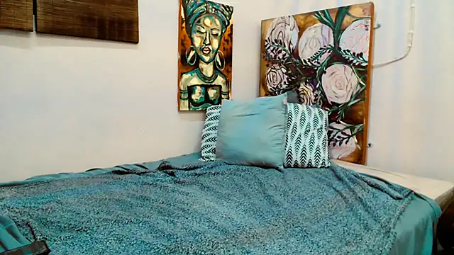 Snapshot of GoldenPussyXOXO chatting on February 2025 06:37:01 PM GoldenPussyXOXO online show from February 2025 06:37:01 PM