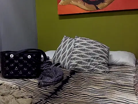 Snapshot of GoldenPussyXOXO chatting on September 2025 02:37:02 AM GoldenPussyXOXO online show from September 2025 02:37:02 AM