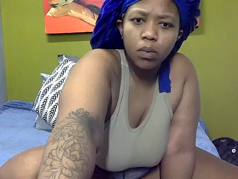 Snapshot of GoldenPussyXOXO chatting on December 2025 11:58:01 PM GoldenPussyXOXO online show from December 2025 11:58:01 PM