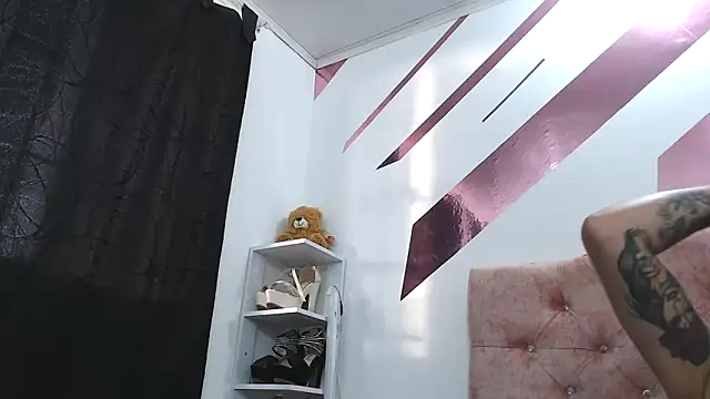 Snapshot of Kitten_Hot_ chatting on September 2025 10:10:02 PM Kitten Hot online show from September 2025 10:10:02 PM
