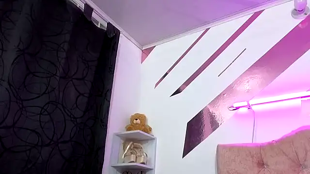 Kitten Hot  online show from October 2025 04:57:02 AM