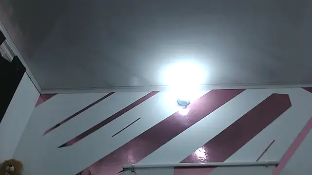 Kitten Hot  online show from November 2025 09:17:01 PM