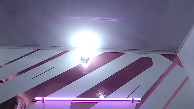 Kitten Hot  online show from December 2025 06:25:01 PM