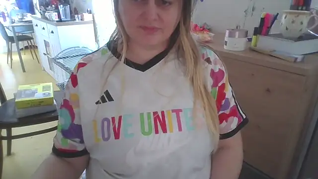 Meliss Official9 online show from April 2026 10:33:01 AM