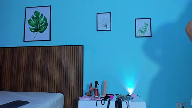 curvy rousi online show from February 2025 02:38:01 PM