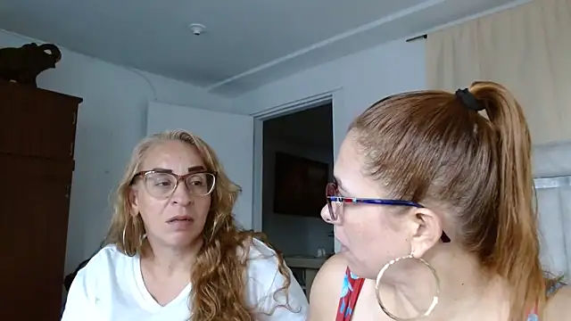 Snapshot of karlabarrera chatting on June 2026 08:36:01 PM karlabarrera online show from June 2026 08:36:01 PM