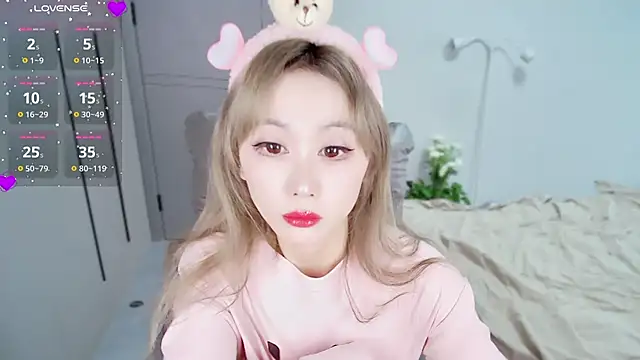 Snapshot of Xiaoyu-G chatting on March 2025 01:21:02 AM Xiaoyu-G online show from March 2025 01:21:02 AM