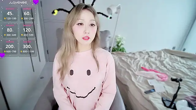 Snapshot of Xiaoyu-G chatting on March 2025 06:54:02 AM Xiaoyu-G online show from March 2025 06:54:02 AM