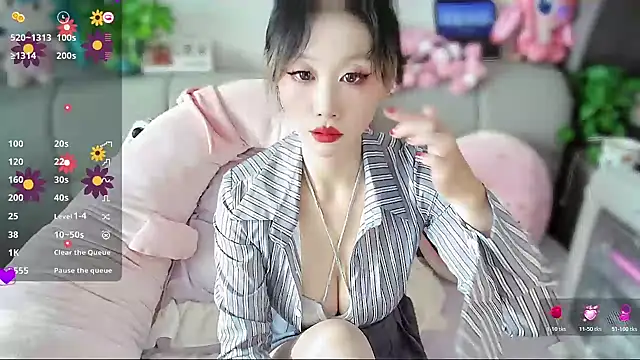 Snapshot of Xiaoyu-G chatting on November 2025 01:52:02 AM Xiaoyu-G online show from November 2025 01:52:02 AM