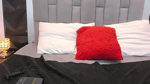 valentinasu1 online show from March 2025 04:26:02 PM