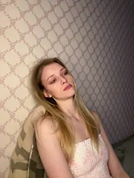 Evvie Summn1 online show from February 2026 03:42:02 PM