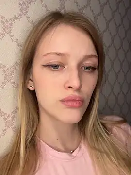 Evvie Summn1 online show from April 2026 04:18:01 PM