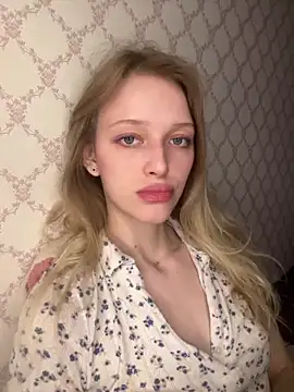 Evvie Summn1 online show from April 2026 03:04:02 PM