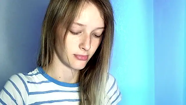 Snapshot of Evvie_Summn1 chatting on July 2026 04:25:01 PM Evvie Summn1 online show from July 2026 04:25:01 PM