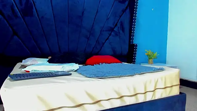 MAISE HILL1 online show from December 2024 04:35:02 PM