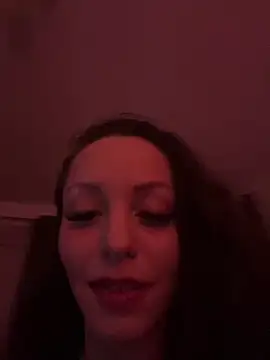 Snapshot of Chiara0102 chatting on April 2026 09:35:01 PM Chiara0102 online show from April 2026 09:35:01 PM