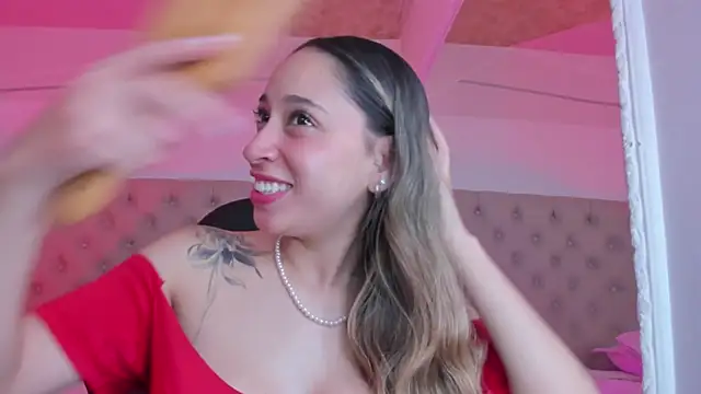 Snapshot of PandoraRider chatting on April 2026 02:33:01 PM PandoraRider online show from April 2026 02:33:01 PM