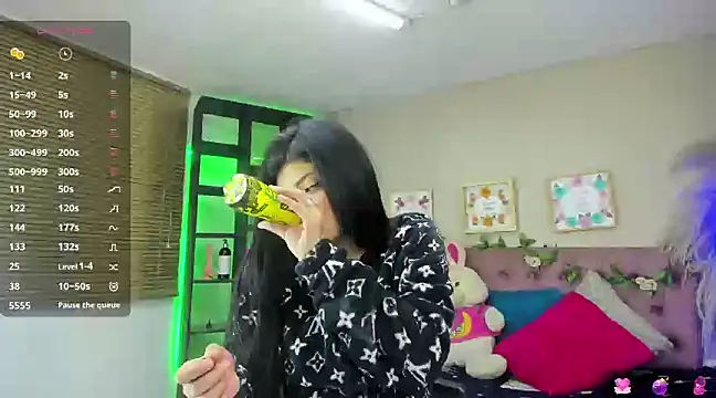 Snapshot of Lia_Keen chatting on January 2025 08:40:02 PM Lia Keen online show from January 2025 08:40:02 PM