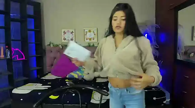 Snapshot of Lia_Keen chatting on January 2025 08:18:01 PM Lia Keen online show from January 2025 08:18:01 PM