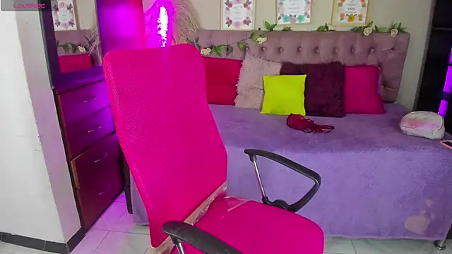 Snapshot of Lia_Keen chatting on October 2025 07:48:01 PM Lia Keen online show from October 2025 07:48:01 PM