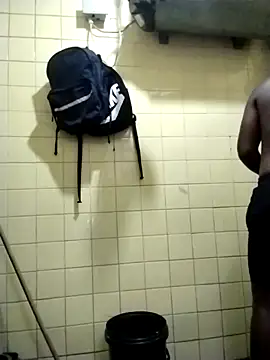 Polygamist online show from December 2025 04:33:02 AM