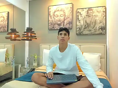 Snapshot of kieran_derek chatting on October 2025 03:31:01 AM kieran derek online show from October 2025 03:31:01 AM