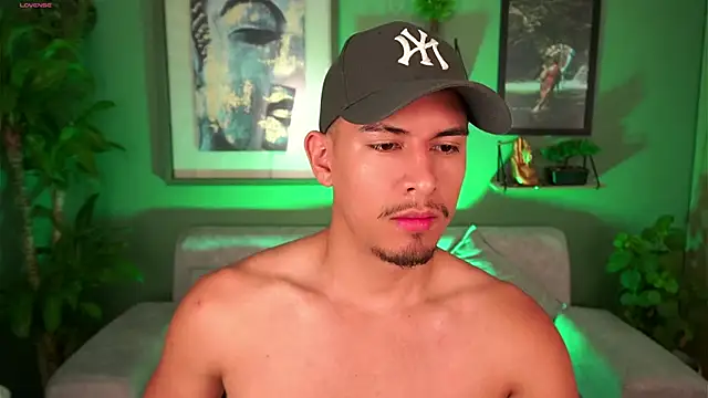 Aaronfox x online show from March 2025 11:42:01 AM