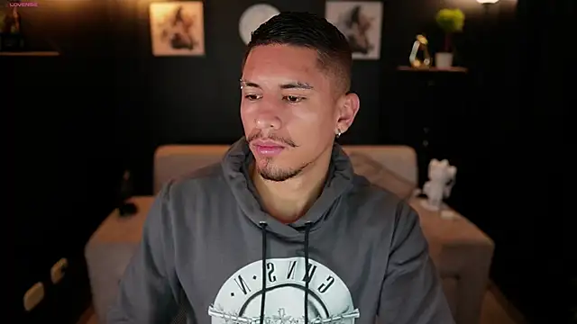 Aaronfox x online show from November 2025 09:01:01 AM