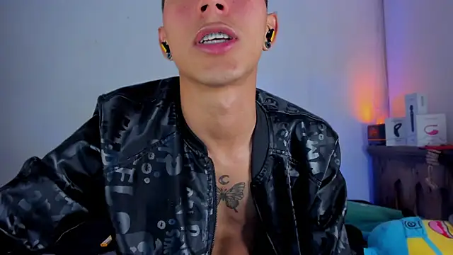 Snapshot of MillersKink chatting on March 2026 08:51:02 AM MillersKink online show from March 2026 08:51:02 AM