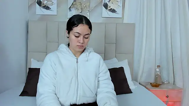 Jaslyn  Smith online show from January 2025 02:07:01 PM