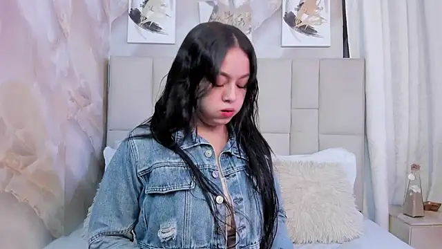 Jaslyn  Smith online show from February 2026 04:25:01 PM