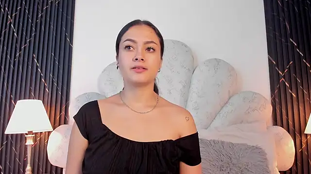 Jaslyn  Smith online show from April 2026 05:07:02 PM