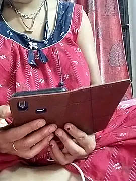 Snapshot of miss-Riy chatting on April 2026 04:37:01 PM miss-Riy online show from April 2026 04:37:01 PM