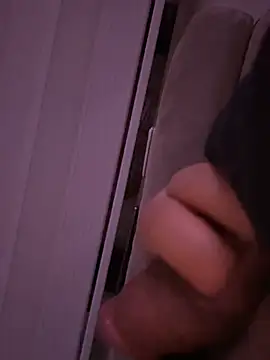 Snapshot of derFickerali chatting on December 2024 01:18:01 AM derFickerali online show from December 2024 01:18:01 AM