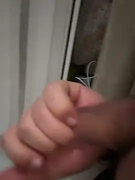 Snapshot of derFickerali chatting on December 2024 01:40:02 AM derFickerali online show from December 2024 01:40:02 AM