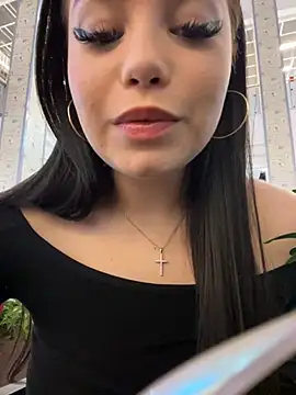 Snapshot of Chloe__Moon chatting on January 2025 01:47:01 PM Chloe Moon online show from January 2025 01:47:01 PM