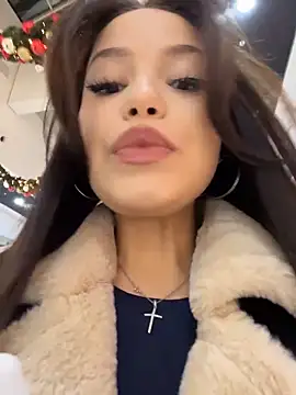 Snapshot of Chloe__Moon chatting on December 2025 02:11:01 PM Chloe Moon online show from December 2025 02:11:01 PM