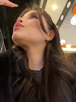 Snapshot of Chloe__Moon chatting on January 2026 02:10:01 PM Chloe Moon online show from January 2026 02:10:01 PM